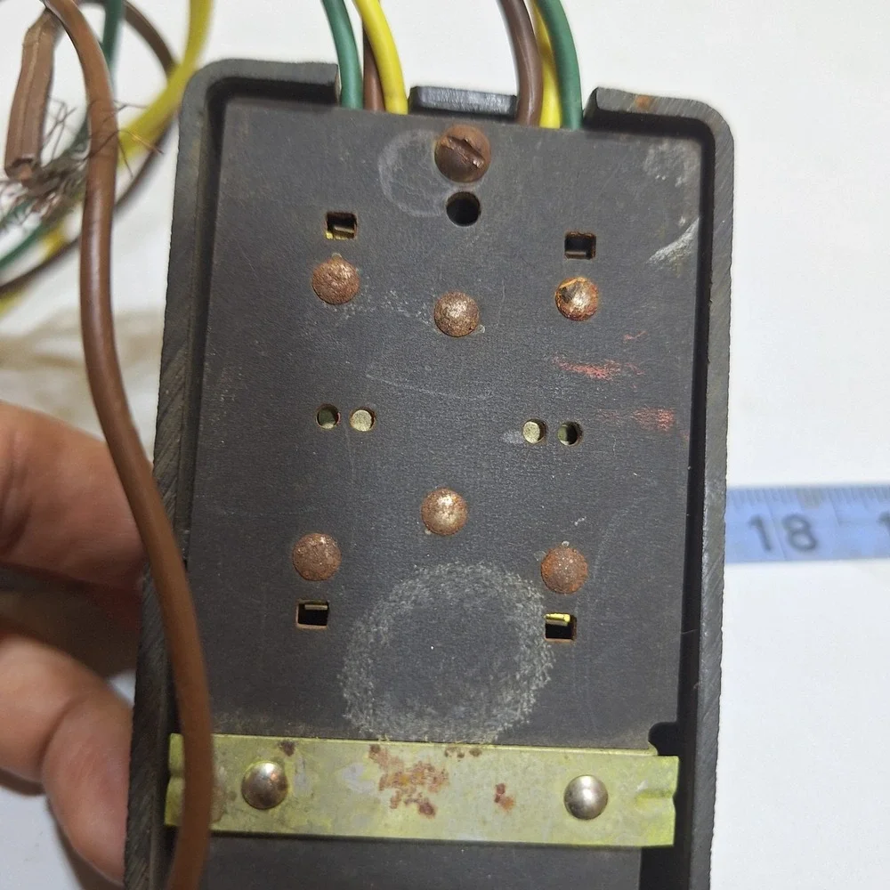 Lionel 1121 O-27 Gauge Switch Controller. New wiring.
